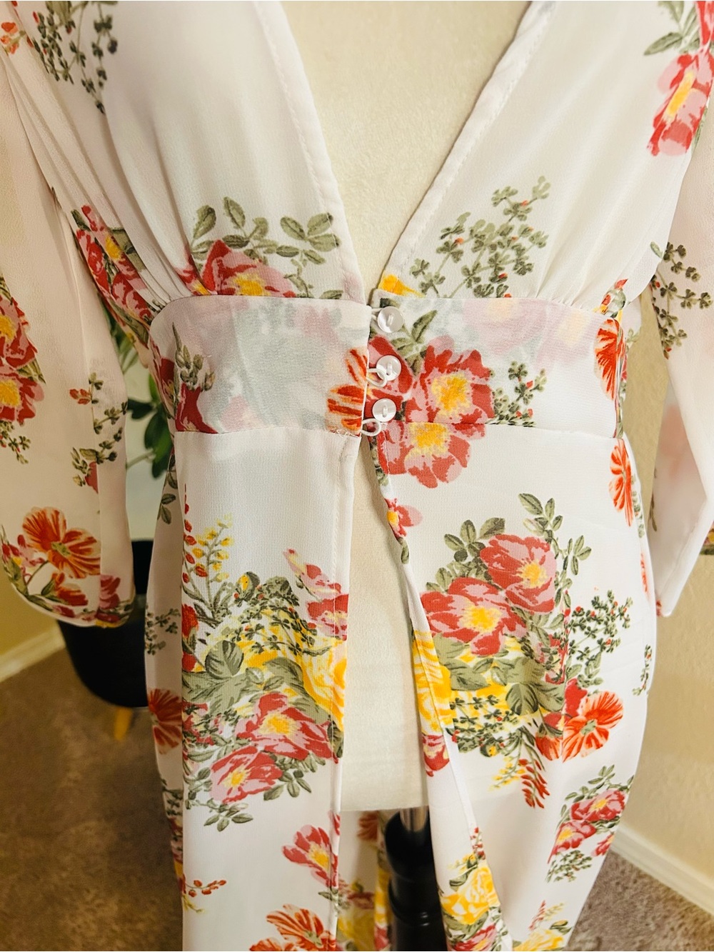 Live 4 Truth Cover-Up Kimono Boho White & Red Floral - Picture 4 of 8